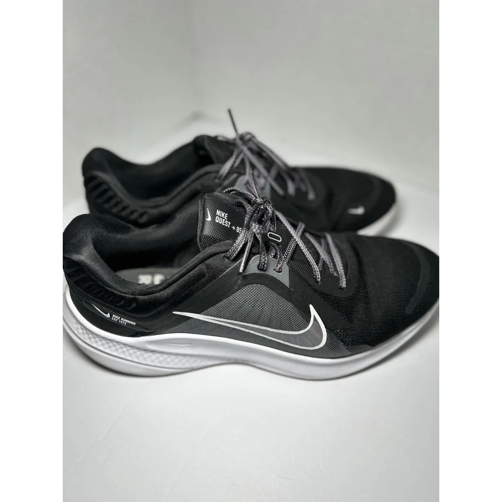 Nike Womens Quest 5 DD9291-002‎ Size 11Black Running Shoes Sneakers